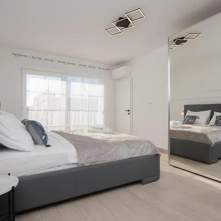 Ocean Breeze With Pool וילה