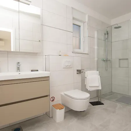 Ocean Breeze With Pool Villa Sevid