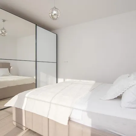 וילה Ocean Breeze With Pool