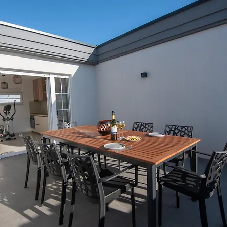Villa Ocean Breeze With Pool Sevid