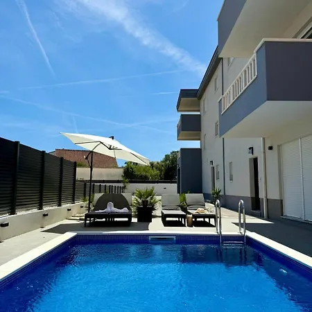 Ocean Breeze With Pool וילה *