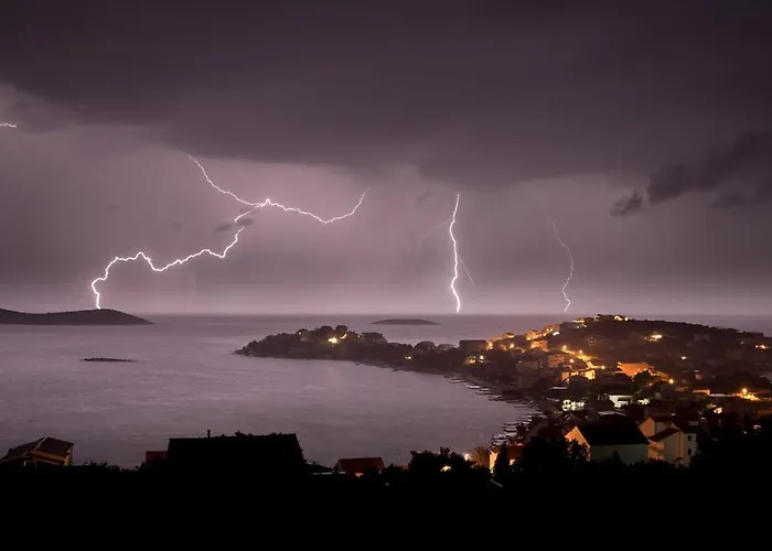 וילה Ocean Breeze With Pool *