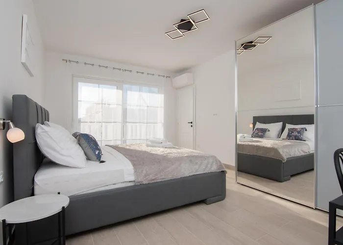 Ocean Breeze With Pool וילה