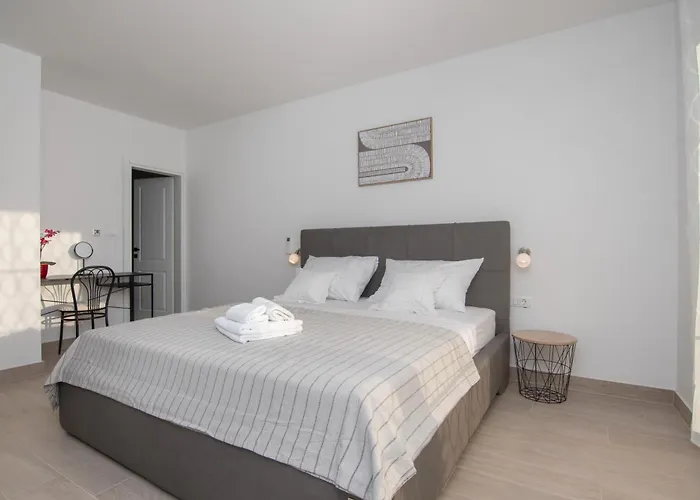 Ocean Breeze With Pool *