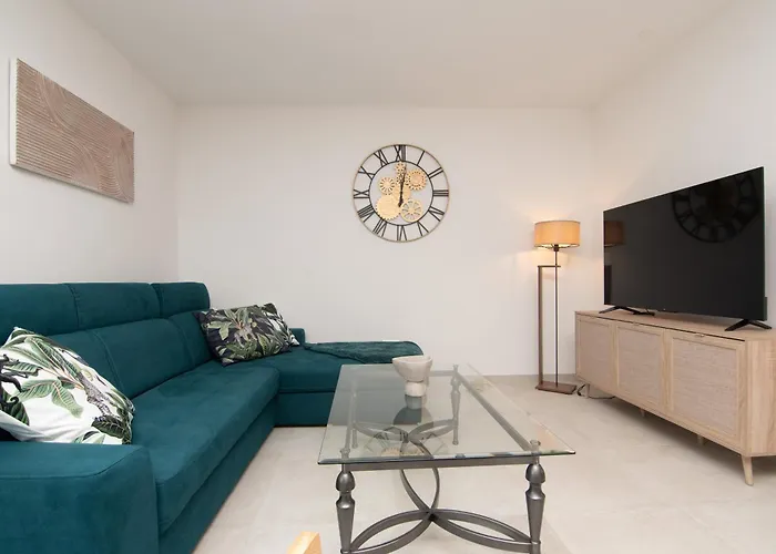 Ocean Breeze With Pool וילה *