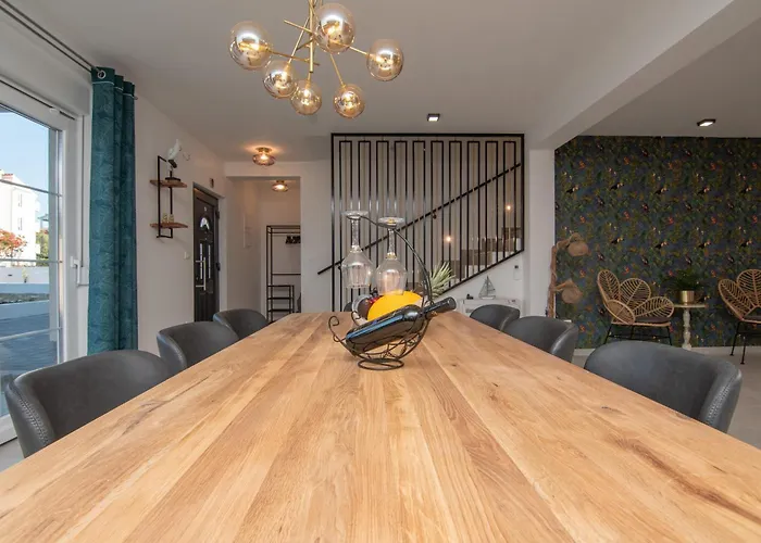 Ocean Breeze With Pool וילה