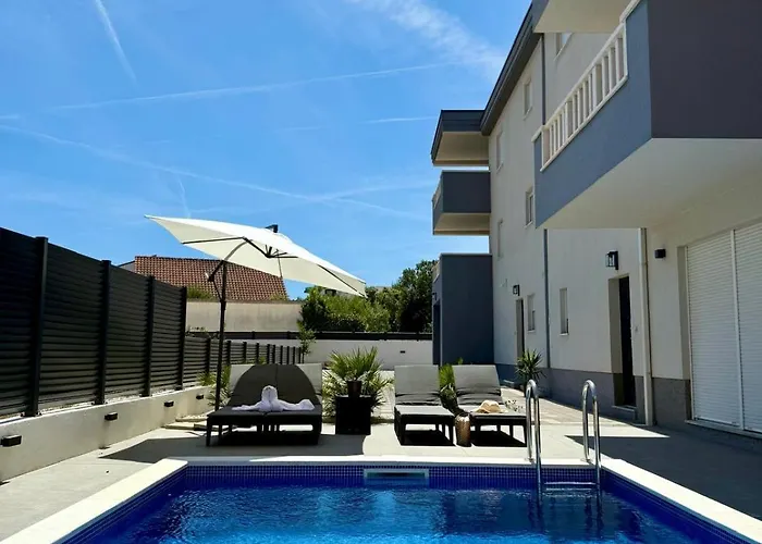 Ocean Breeze With Pool וילה *